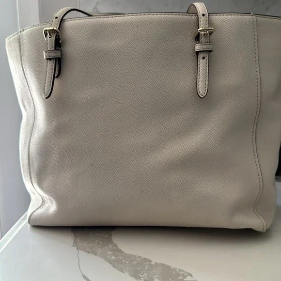 (S O L D) COACH CREAM TURNLOCK TOTE IN CROSSGRAIN LEATHER - Picture 4 of 11